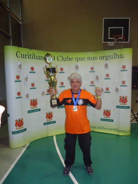 Armandinho com o Troféu